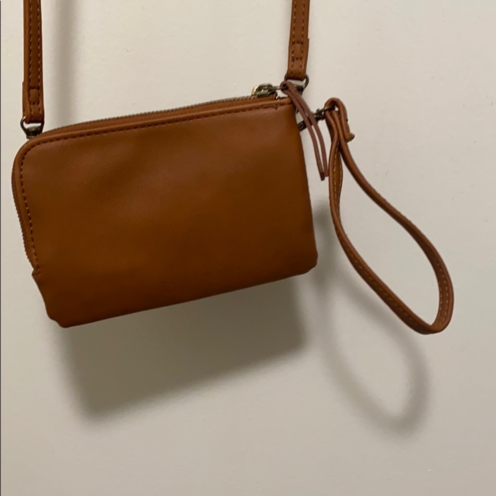 Universal Thread wristlet with long straps